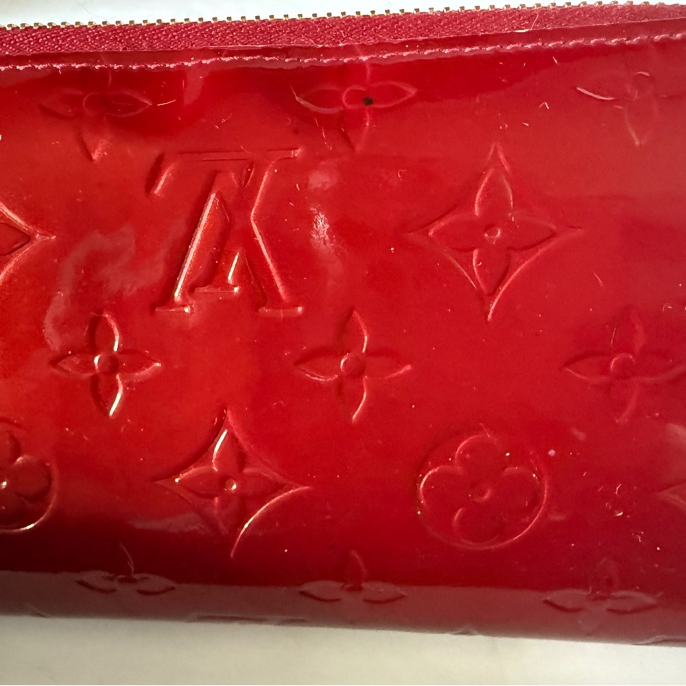 Authentic Louis Vuitton LV Red Vernis Leather Zippy Wallet - Picture 4 of 16